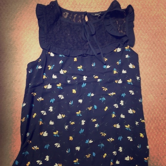 RW & CO top! - Picture 1 of 1